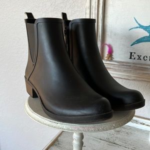 Lucky Brand rubber rain booties in matte black